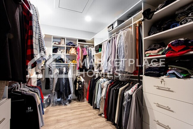 Building Photo - 3594 Parkhaven Pl