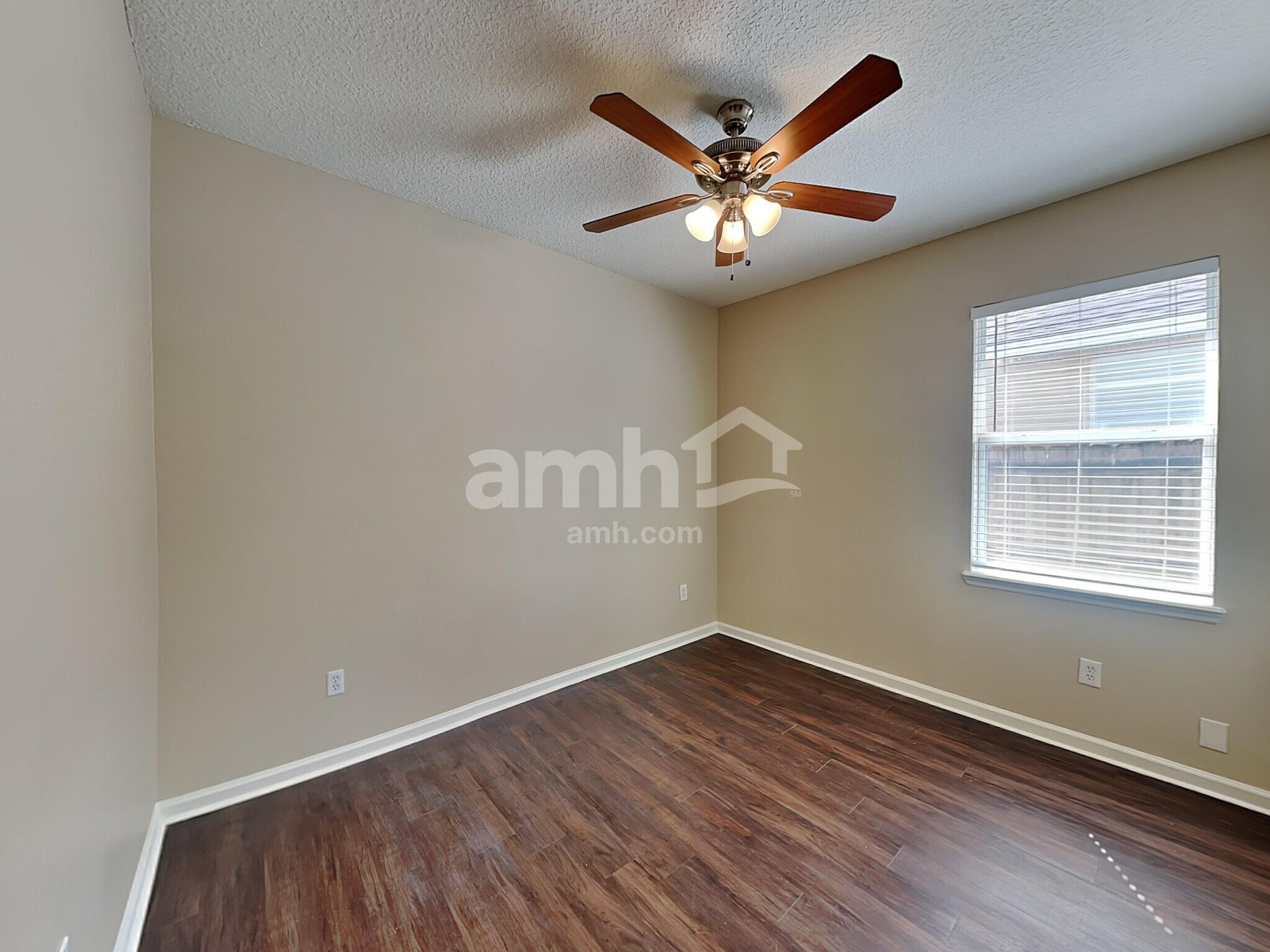 Building Photo - 658 Southland Ln