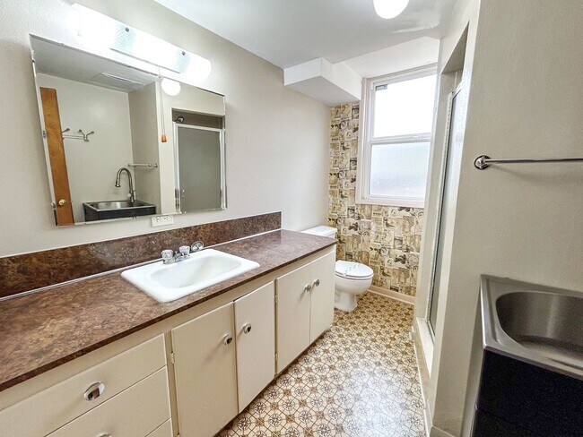 Building Photo - 1550 Corina Dr SE