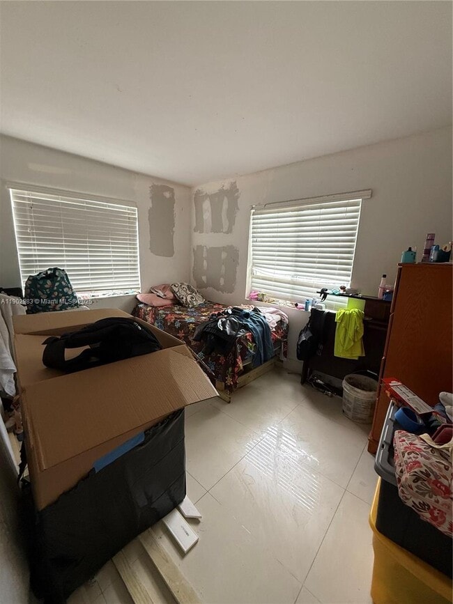 Building Photo - 603 SW 11th Ave