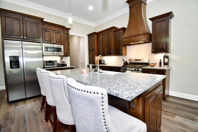 Building Photo - Beautiful 5 Bed 4 Bath Home in Ruston!