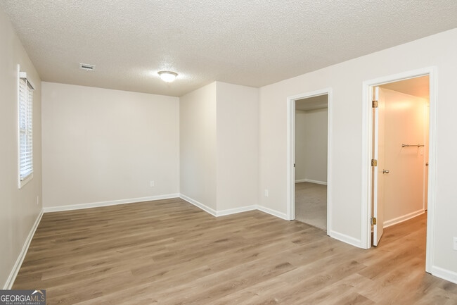 Building Photo - 1445 Glynn Oaks Dr SW