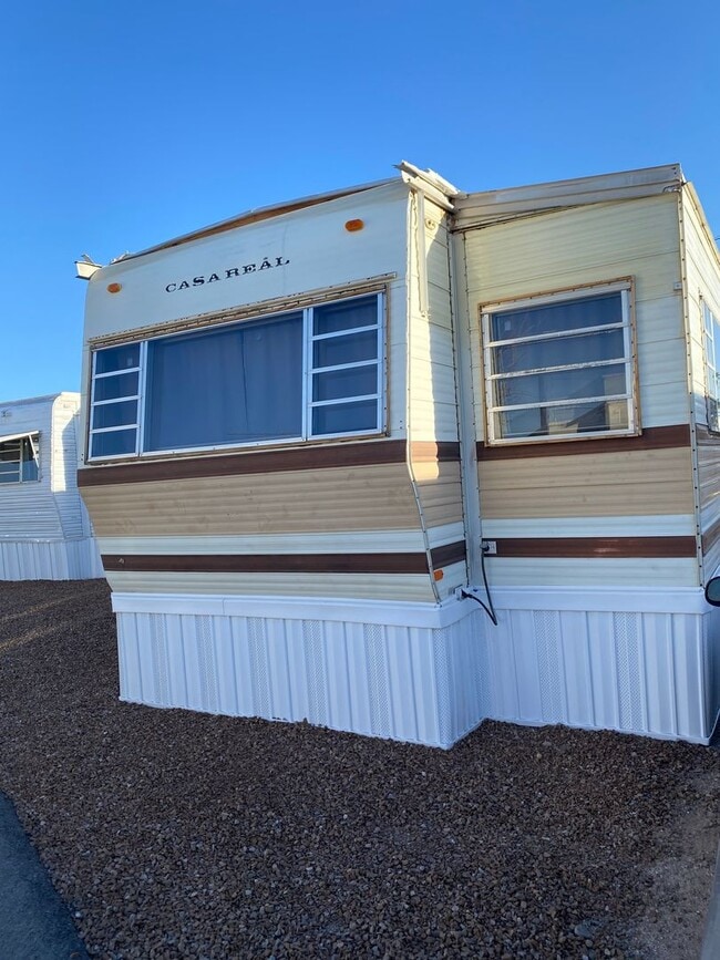 Building Photo - 3142 N Balboa Ave