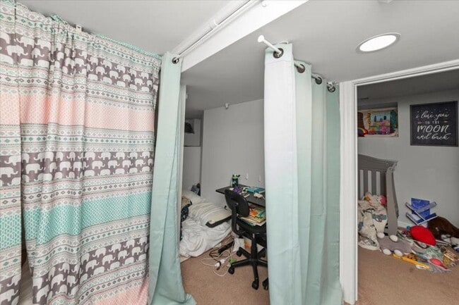 Building Photo - 3 bedroom in Chicago IL 60647