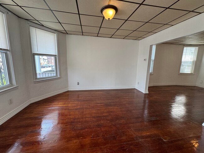 Building Photo - 98 W 47th St