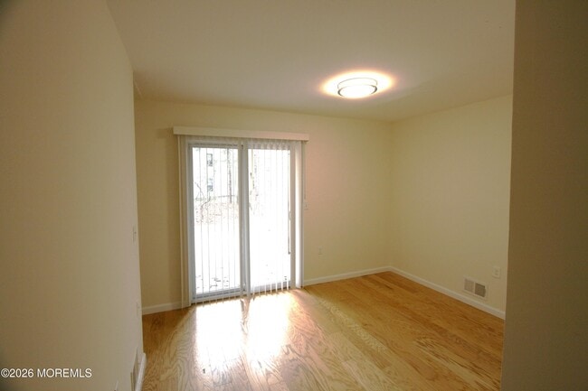 Building Photo - 200 Daffodil Dr