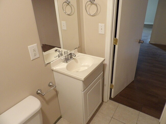 Building Photo - 107 Shannon Ln