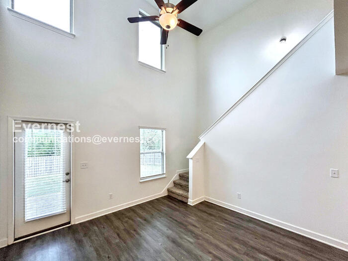 Building Photo - 787 Coopers Way