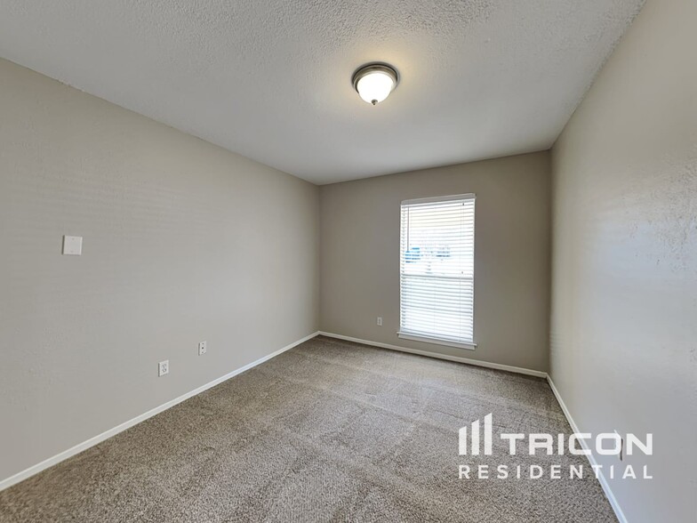 Building Photo - 3515 Solano Ct