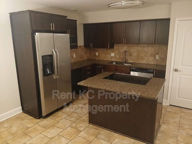 Building Photo - 530 W 10th St