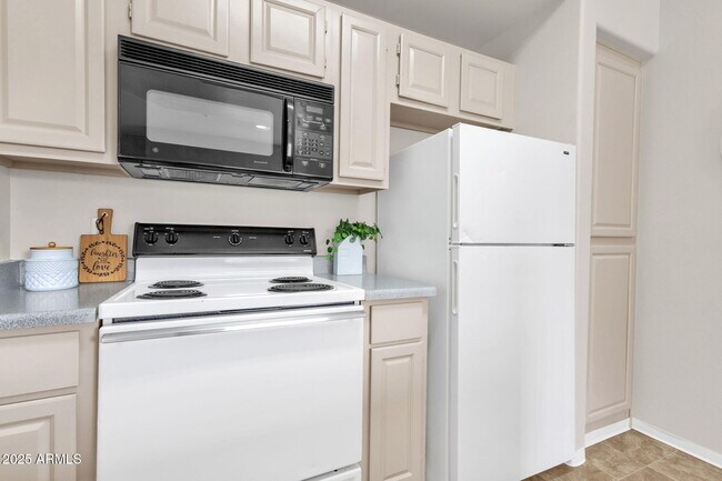 Building Photo - 13700 N Fountain Hills Blvd