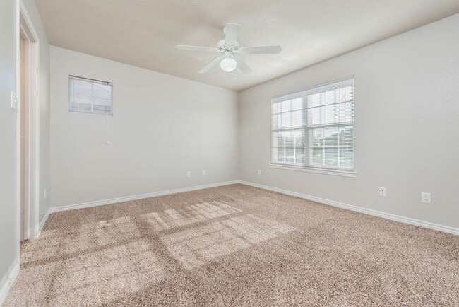 Building Photo - 2939 McLaren Dr