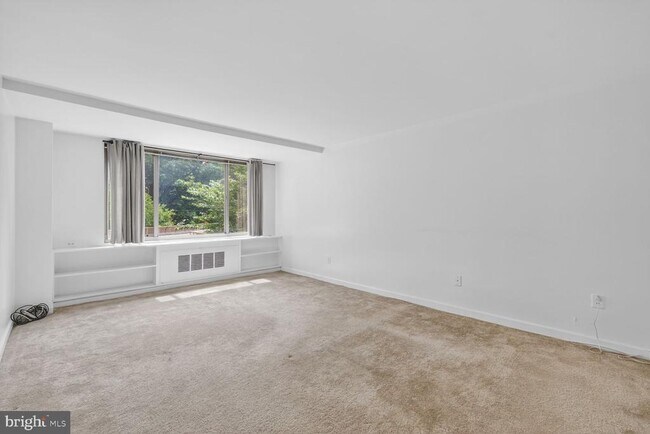 Building Photo - 1121 Arlington Blvd