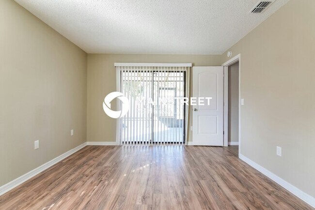 Building Photo - 3 Bedroom Pet-Friendly Home in Spring Hill...