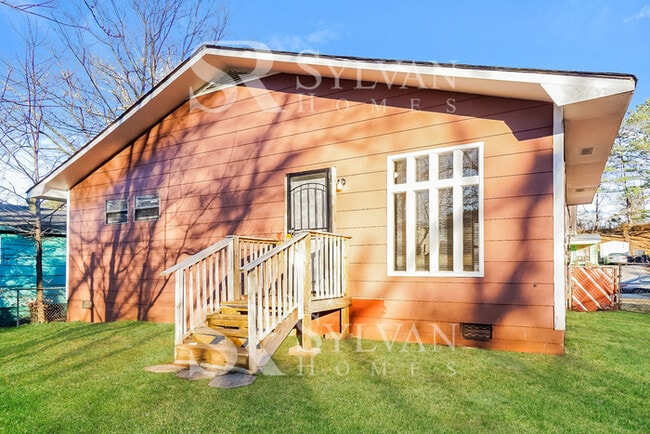 Building Photo - This adorable 4 bedroom, 2 bathroom home