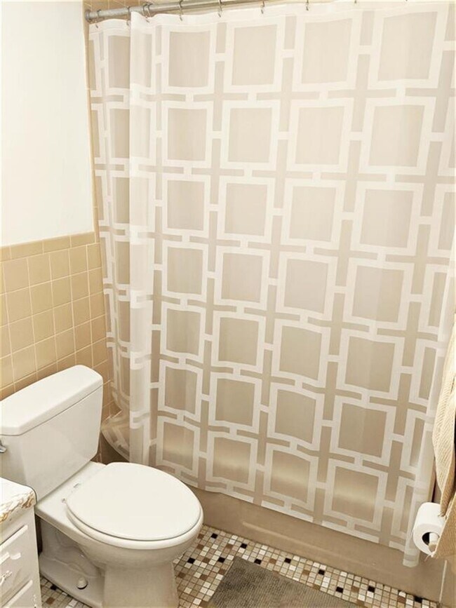 Building Photo - 42 Belmont St