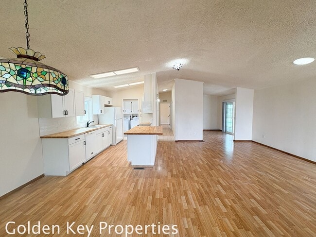 Building Photo - Welcome to the spacious single-level manuf...