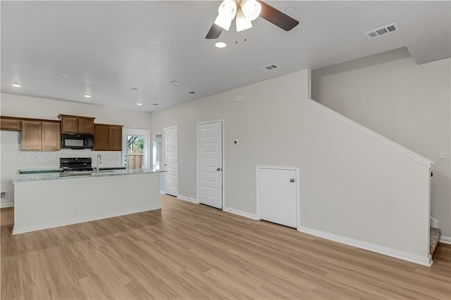 Building Photo - 601 W 24th St