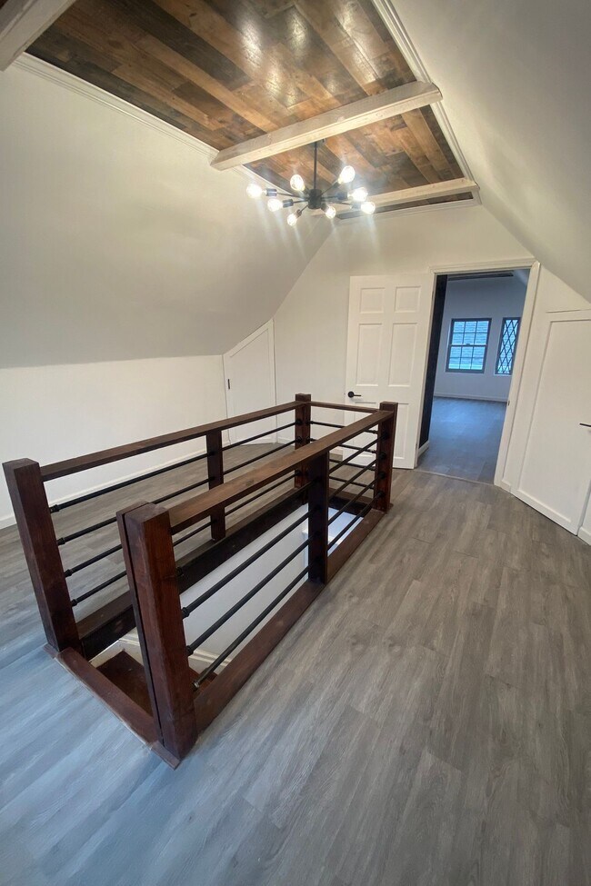 Building Photo - 2 Hasbrouck Ave