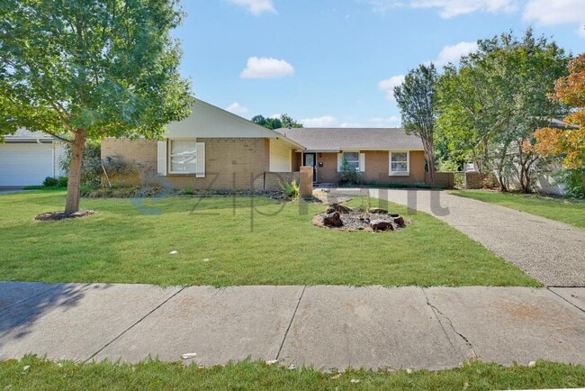 Building Photo - 918 Sleepy Hollow Dr