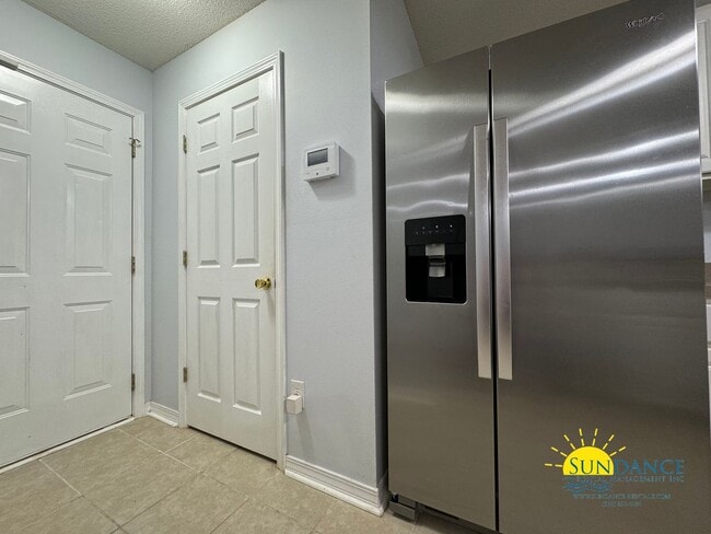 Building Photo - Solar Energy in desirable Hidden Shores of Gulf Breeze Neighborhood!