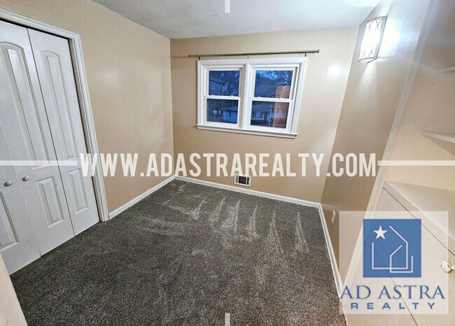 Building Photo - Open 3 Bed 2 Bath Home KCMO!!-Available NOW!!