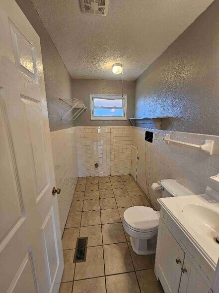 Building Photo - 5 Willow Dr