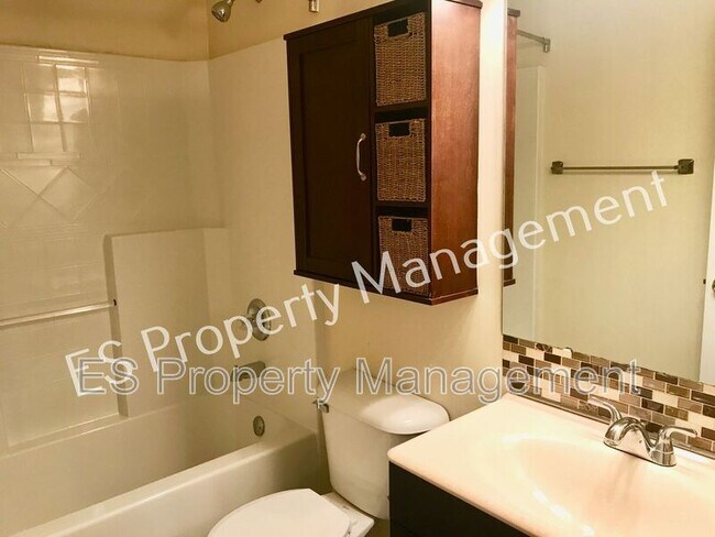 Building Photo - 5130 Hodson Pl