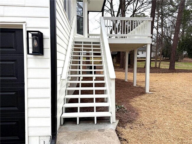 Building Photo - 3663 Heatherwood Dr NE