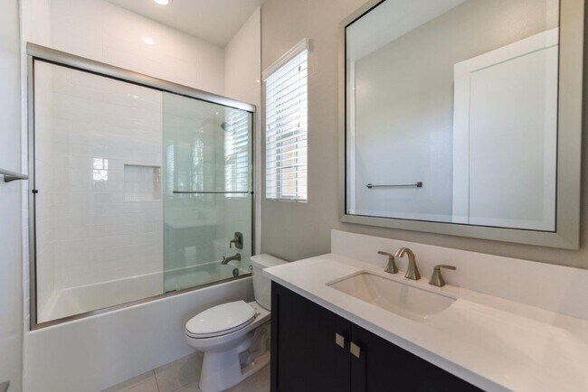 Building Photo - 4bd/4.5ba Single Family House w/ VIEW Gated Community Altair Irvine for rent