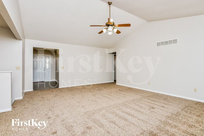 Building Photo - 15 Crystal Lake Dr