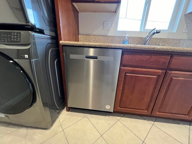 Building Photo - 4325 W 135th St