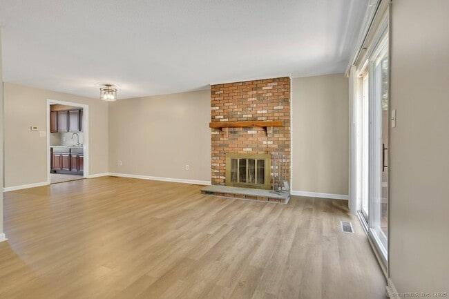 Building Photo - 141 Brighton Cir