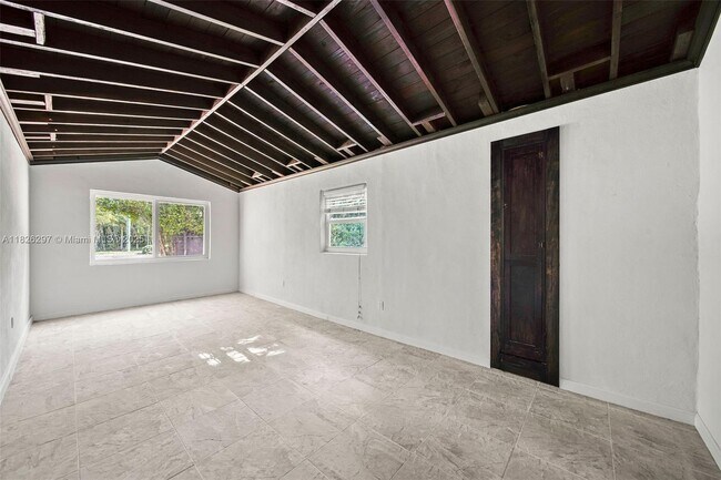 Building Photo - 5842 Alton Rd