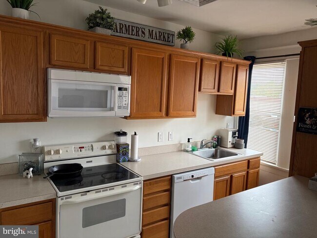 Building Photo - 404 Delsea Dr N