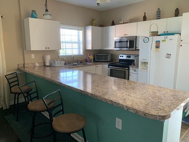 Building Photo - 2-Bedroom, 2-Bath In Azalea Lakes
