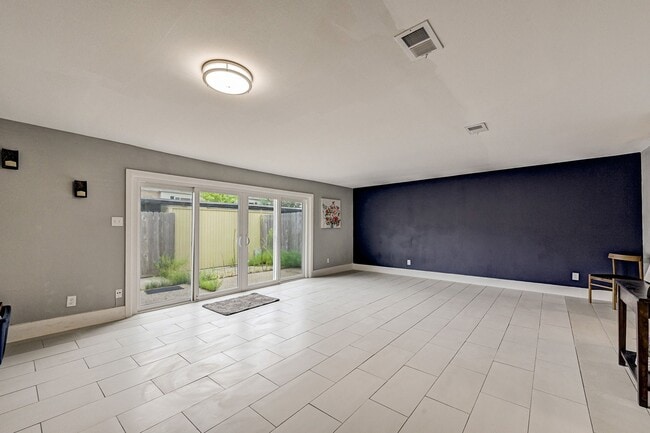 Building Photo - 13194 Trail Hollow Dr