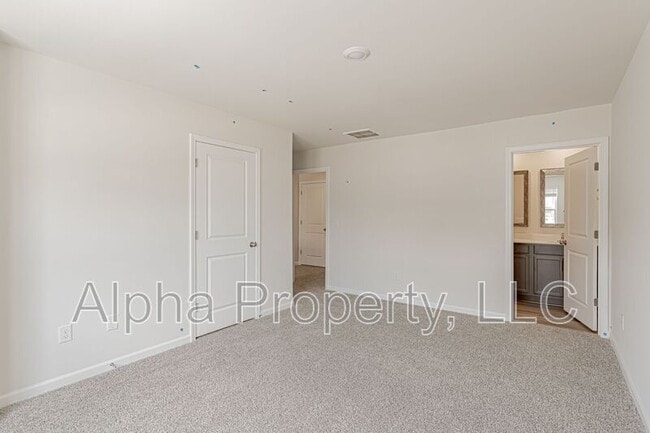 Building Photo - 766 Embark Cir