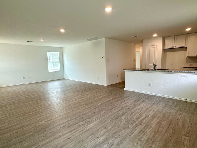 Living Room - 211 Presidio Pl