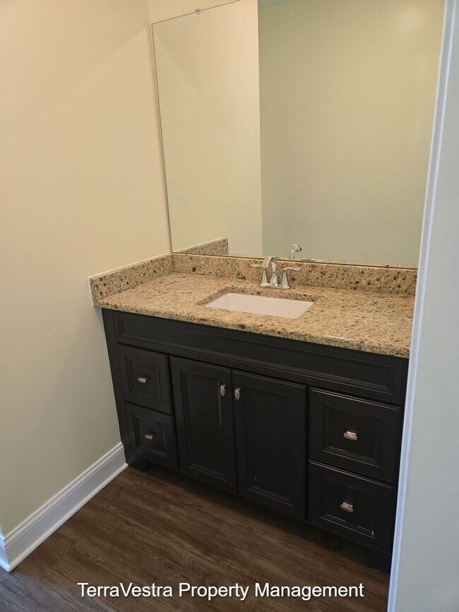 Building Photo - Now Showing for 2026-2027 school year 6/1 move in 10 Bedroom 4.5 Bath College rental
