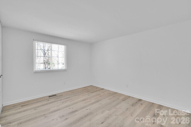 Building Photo - 7404 Shadowlake Dr