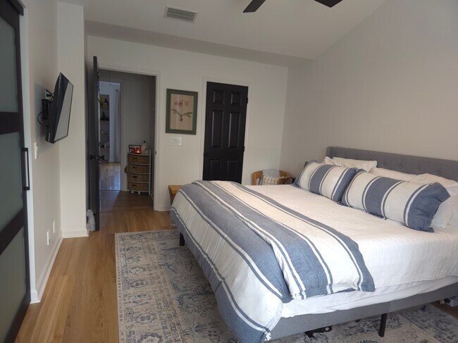 Building Photo - 1000 Mallery St Ext