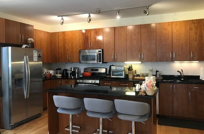 Building Photo - 24 Bay State Rd