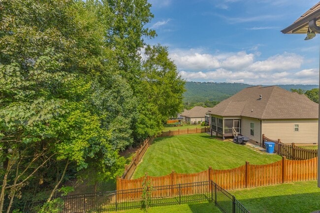 Building Photo - Fully Furnished Home!