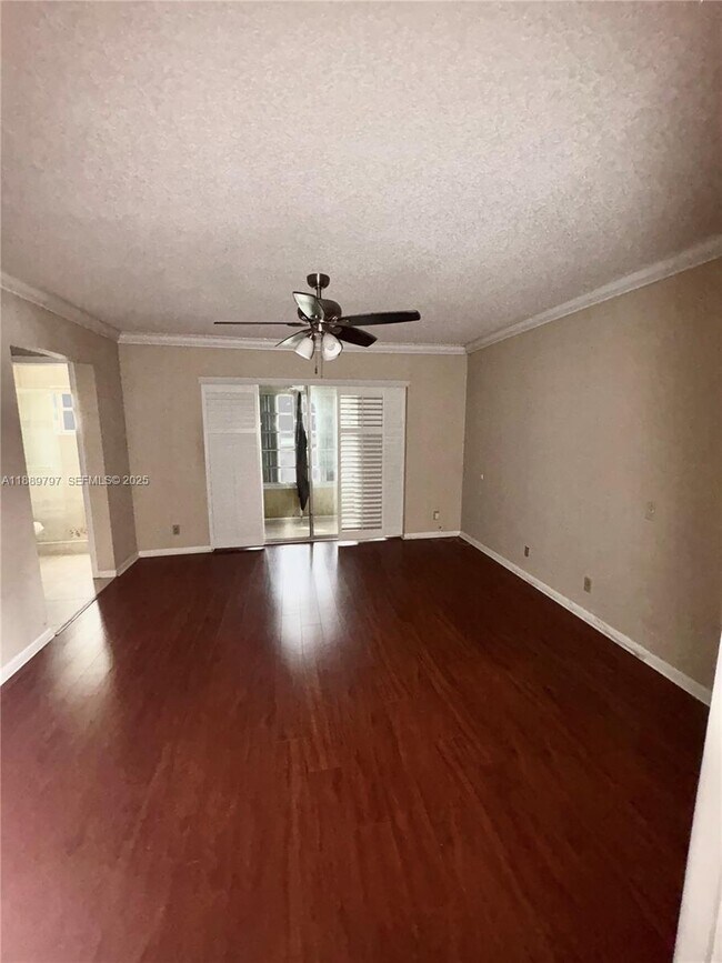 Building Photo - 5140 SW 40th Ave