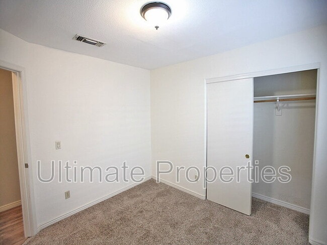 Building Photo - 7439 W Via Del Sol Dr