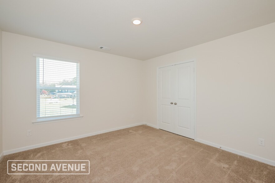 Building Photo - 726 Woody Dr