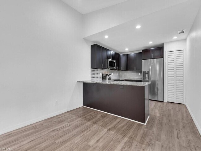 Building Photo - 5620 Foxlake Dr