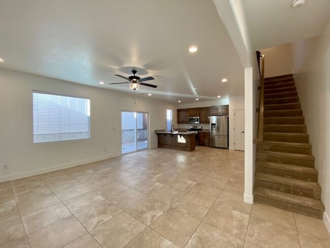 Building Photo - 2473 350 N