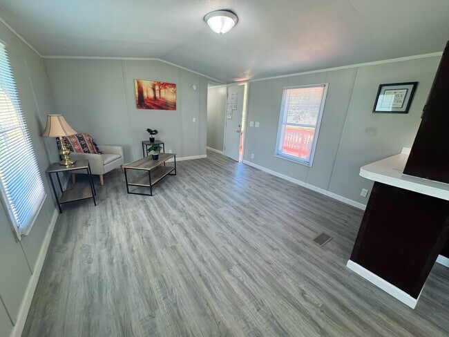 Building Photo - 2552 Smith Ave